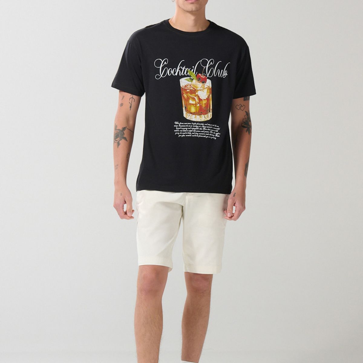 KOAJ - KOAJ Camiseta negra manga corta con diseño de bebida Hombre