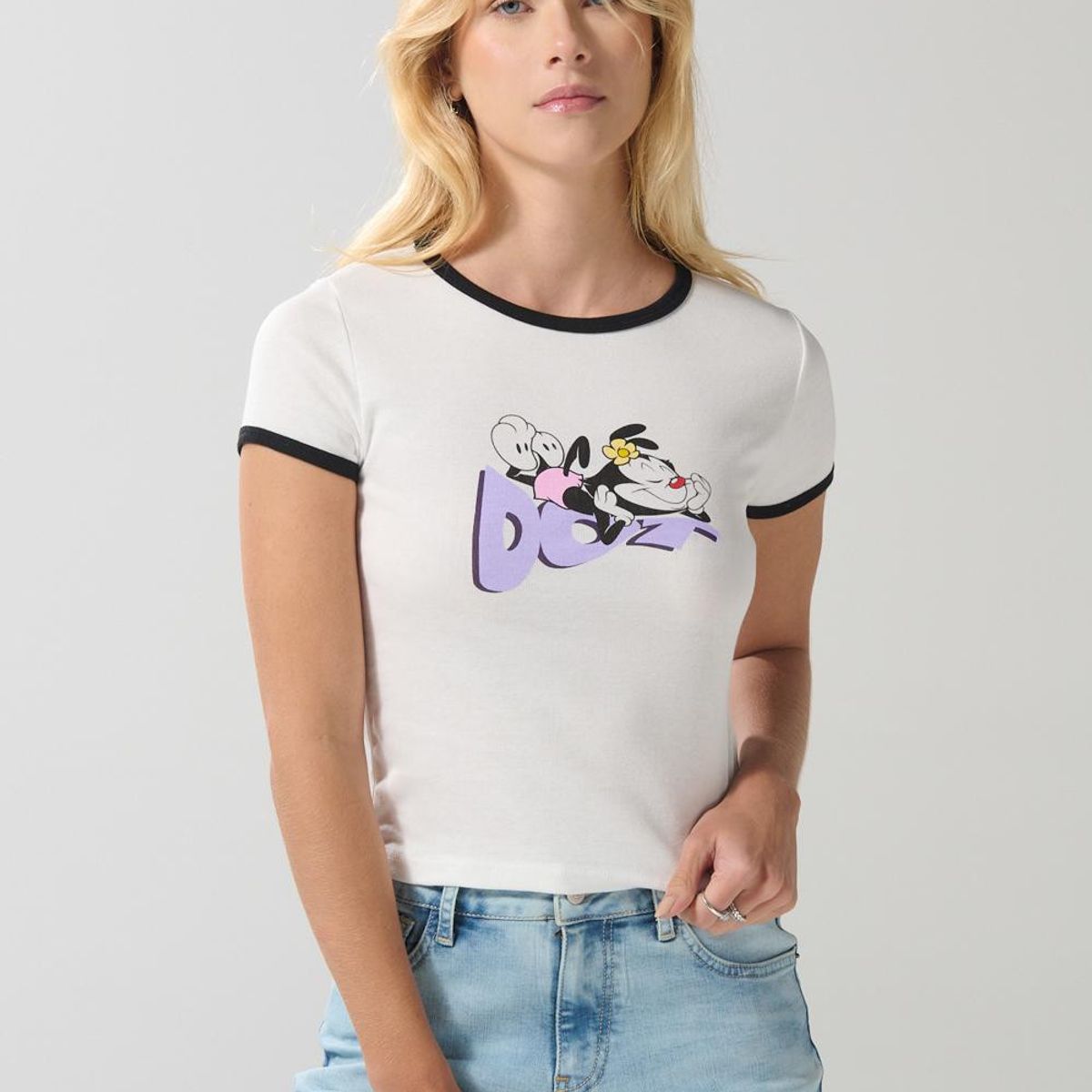 KOAJ - KOAJ Camiseta crema de Animaniacs manga corta con contrastes Mujer
