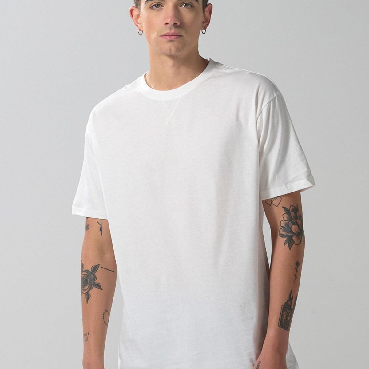 KOAJ - KOAJ Camiseta con costura cruzada unicolor y manga corta Hombre