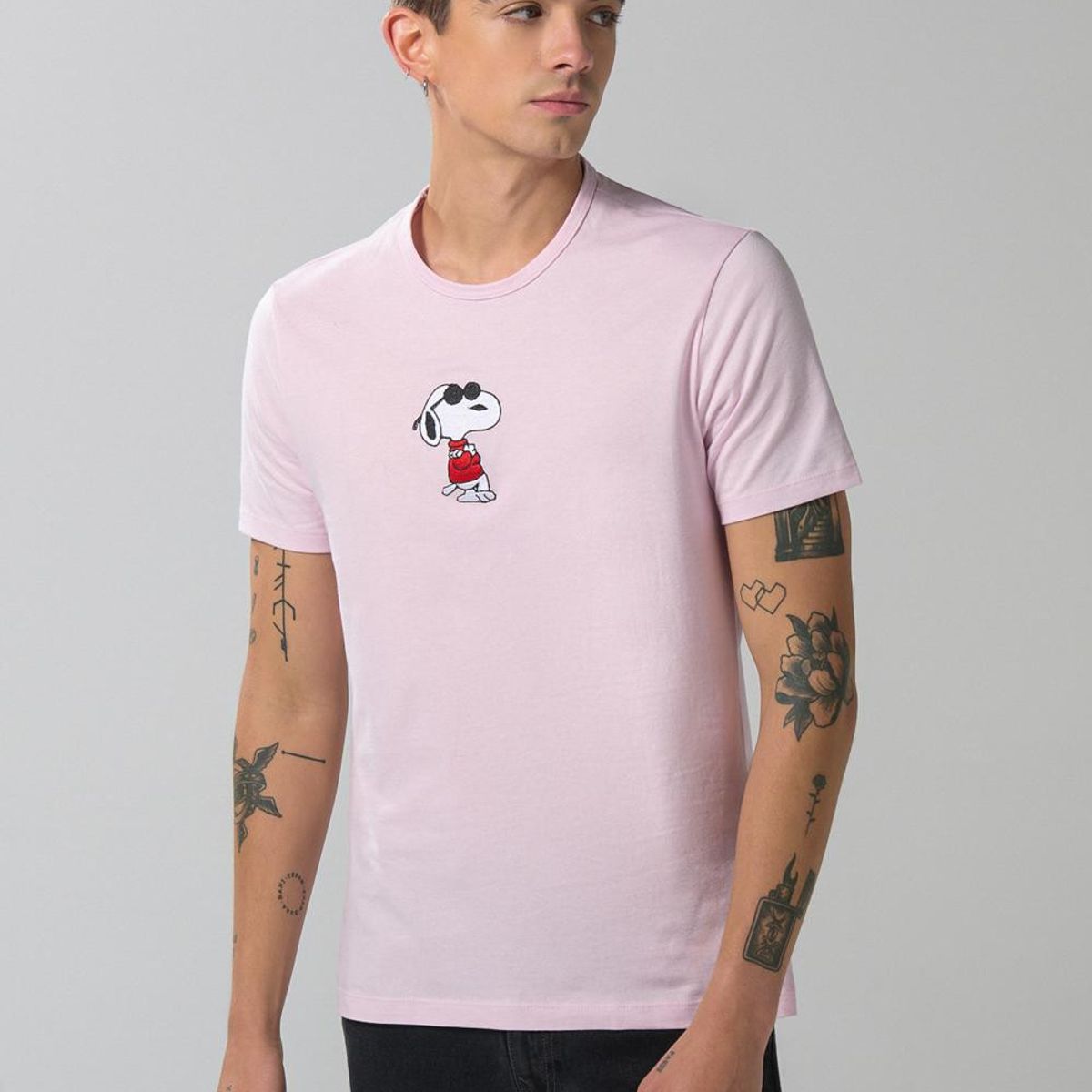 KOAJ - KOAJ Camiseta cuello redondo unicolor con arte de Snoopy Hombre