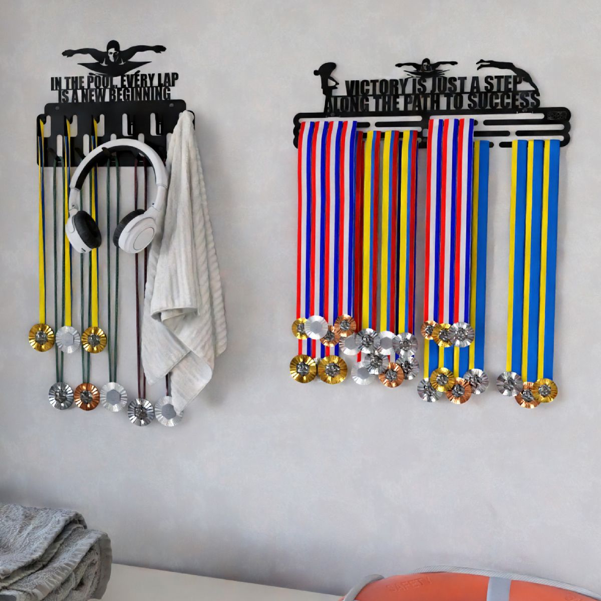 SOH DESIGN - Set x2  percheros para medallas y accesorios swimming pintado negro