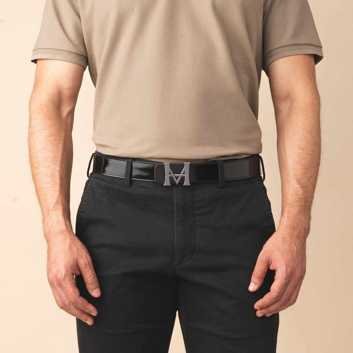 MARIO HERNANDEZ - Cinturón Casual Monograma Doble Faz Negro Brillante Café