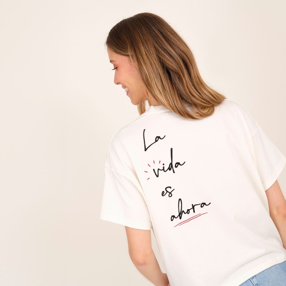 JULIANA SANCHEZ - Camiseta La vida es ahora - Marfil