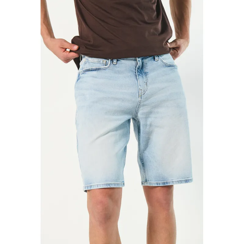 KOAJ - KOAJ Bermuda slim azul clara en jean con desgastes y tiro ba Hombre