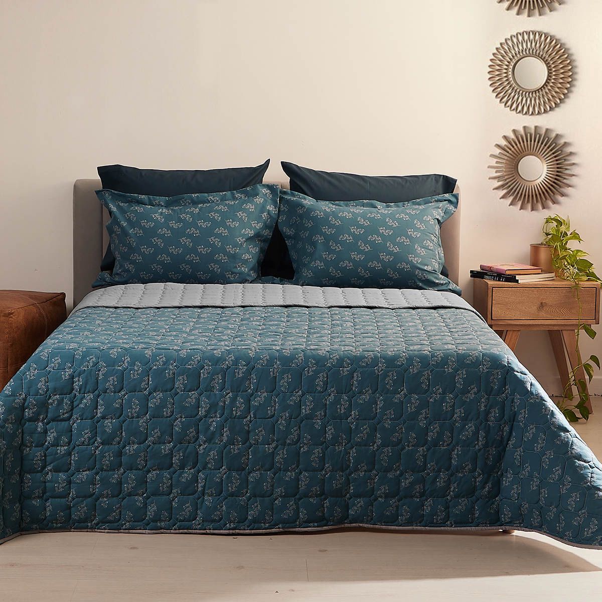 DISTRIHOGAR - Cubrelecho Doblefaz 150 Hilos Polialgodón Niebla King