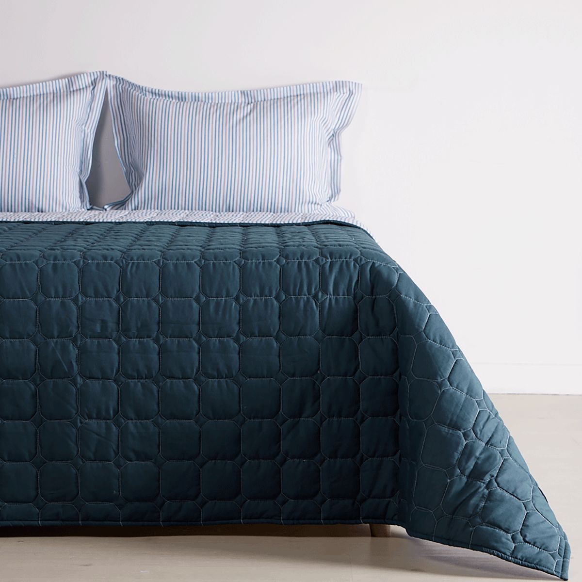 DISTRIHOGAR - Cubrelecho Doblefaz 150 Hilos Polialgodón Oxford Semidoble