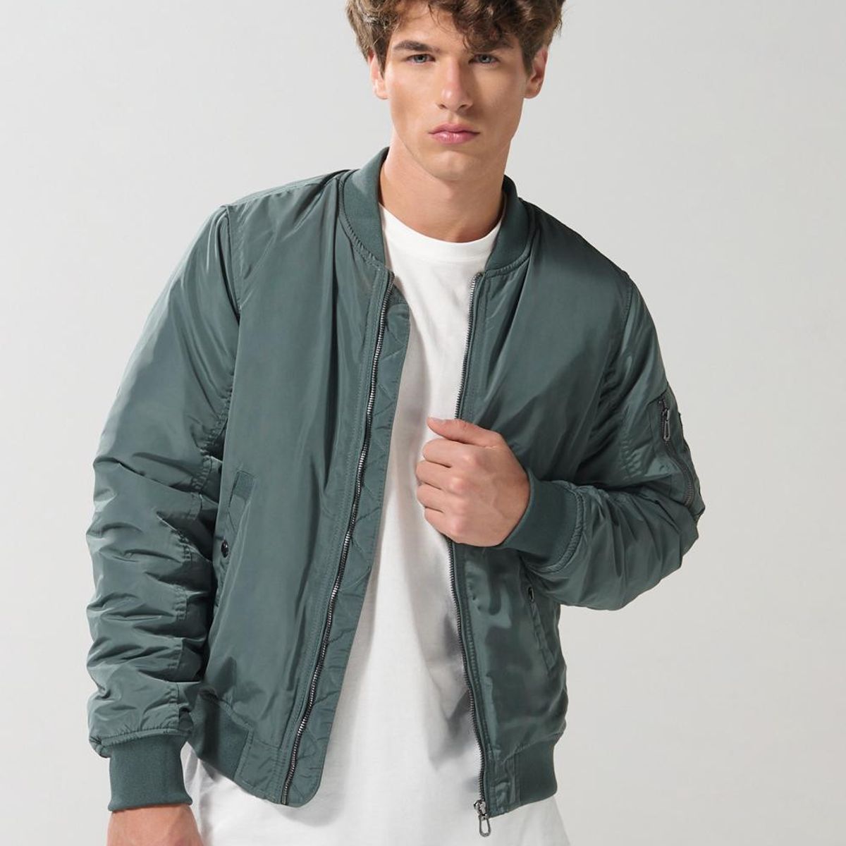 KOAJ - KOAJ Chaqueta unicolor bomber acolchada con acabados en rib Hombre