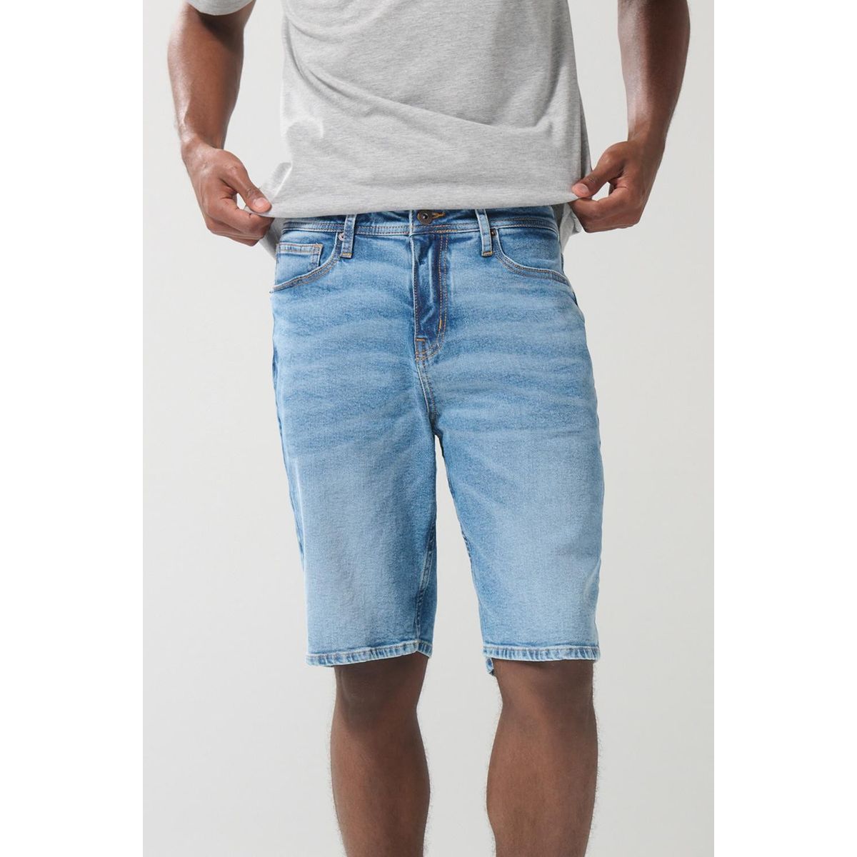 KOAJ - KOAJ Bermuda azul clara en jean tiro bajo con cremallera Hombre