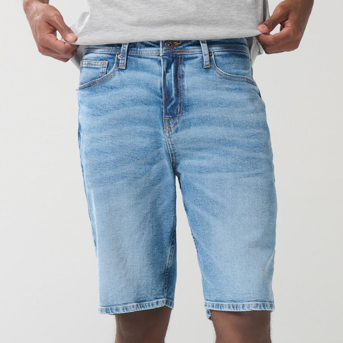 KOAJ - KOAJ Bermuda azul clara en jean tiro bajo con cremallera Hombre