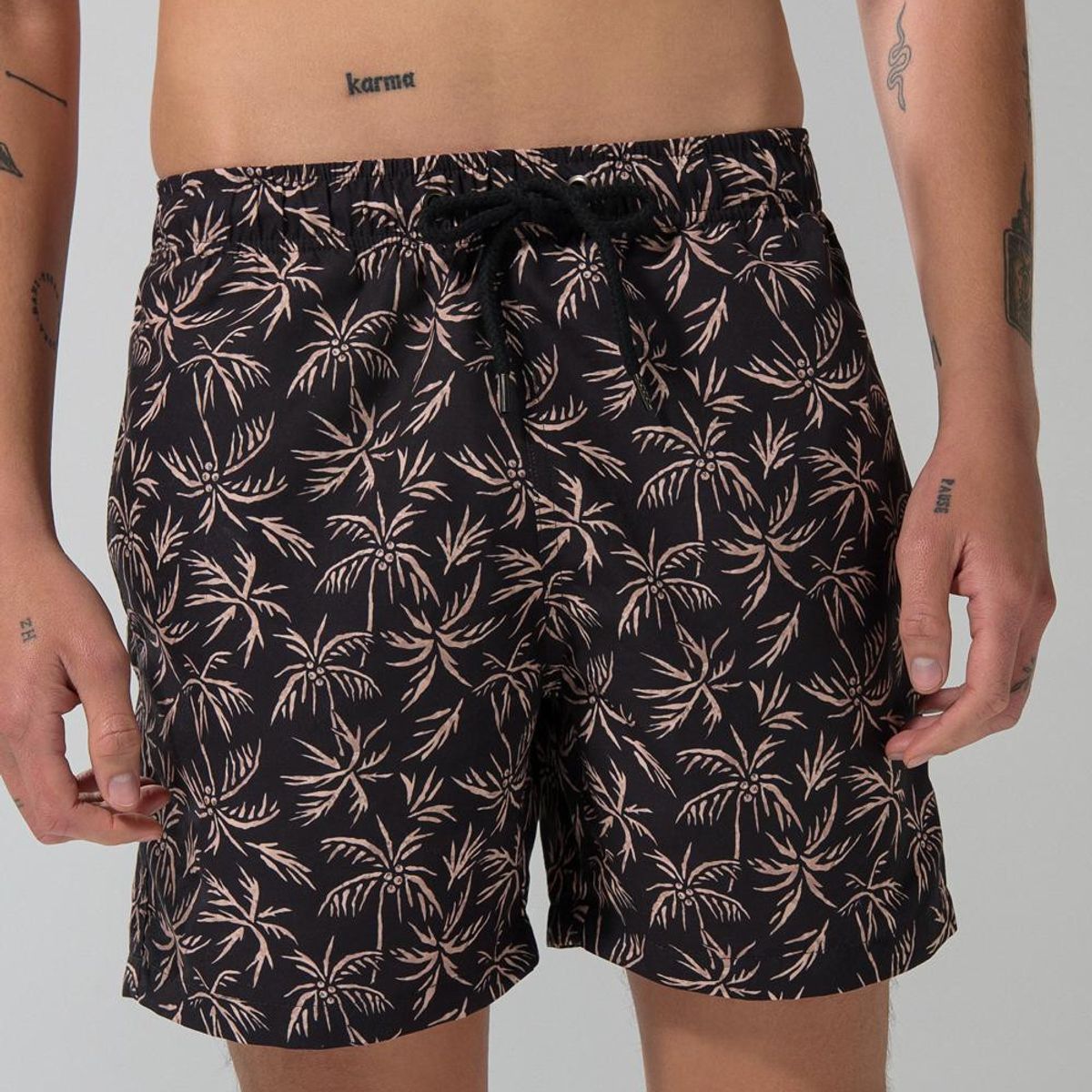 KOAJ - KOAJ Bermuda playera negra con palmeras estampadas Hombre