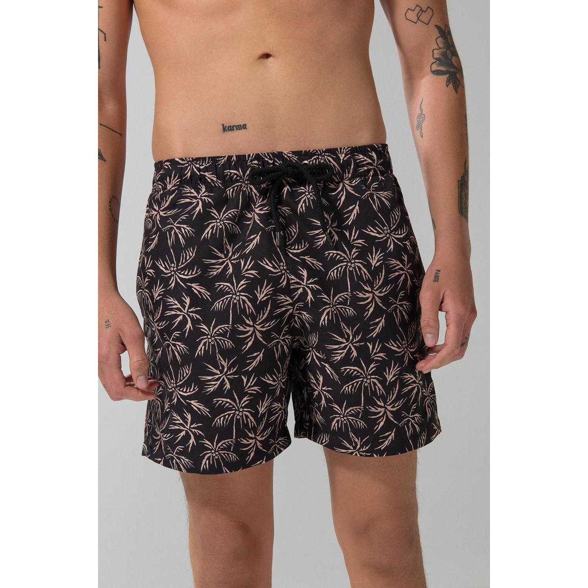 KOAJ - KOAJ Bermuda playera negra con palmeras estampadas Hombre