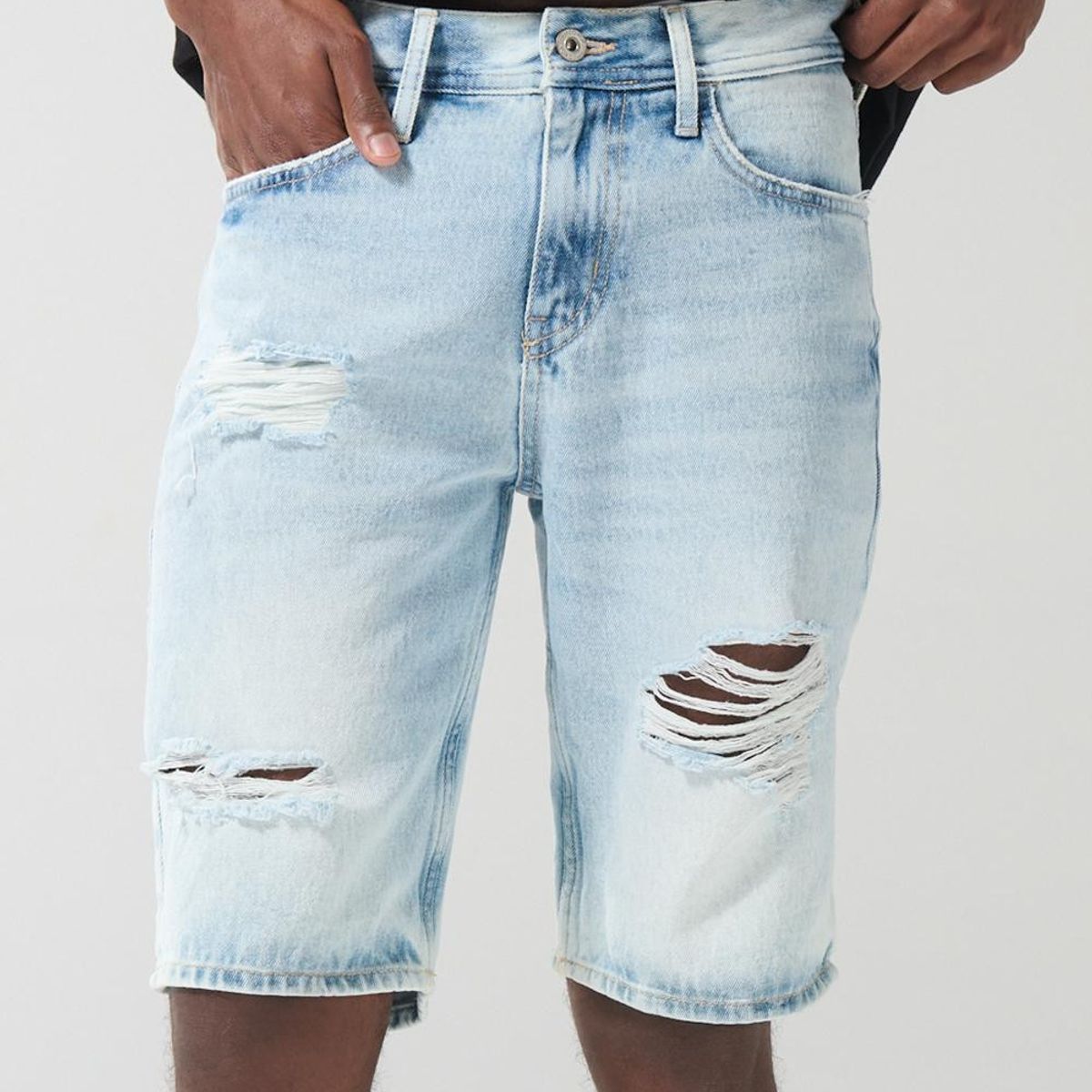 KOAJ - KOAJ Bermuda slim azul en jean tiro bajo con rotos en frente Hombre