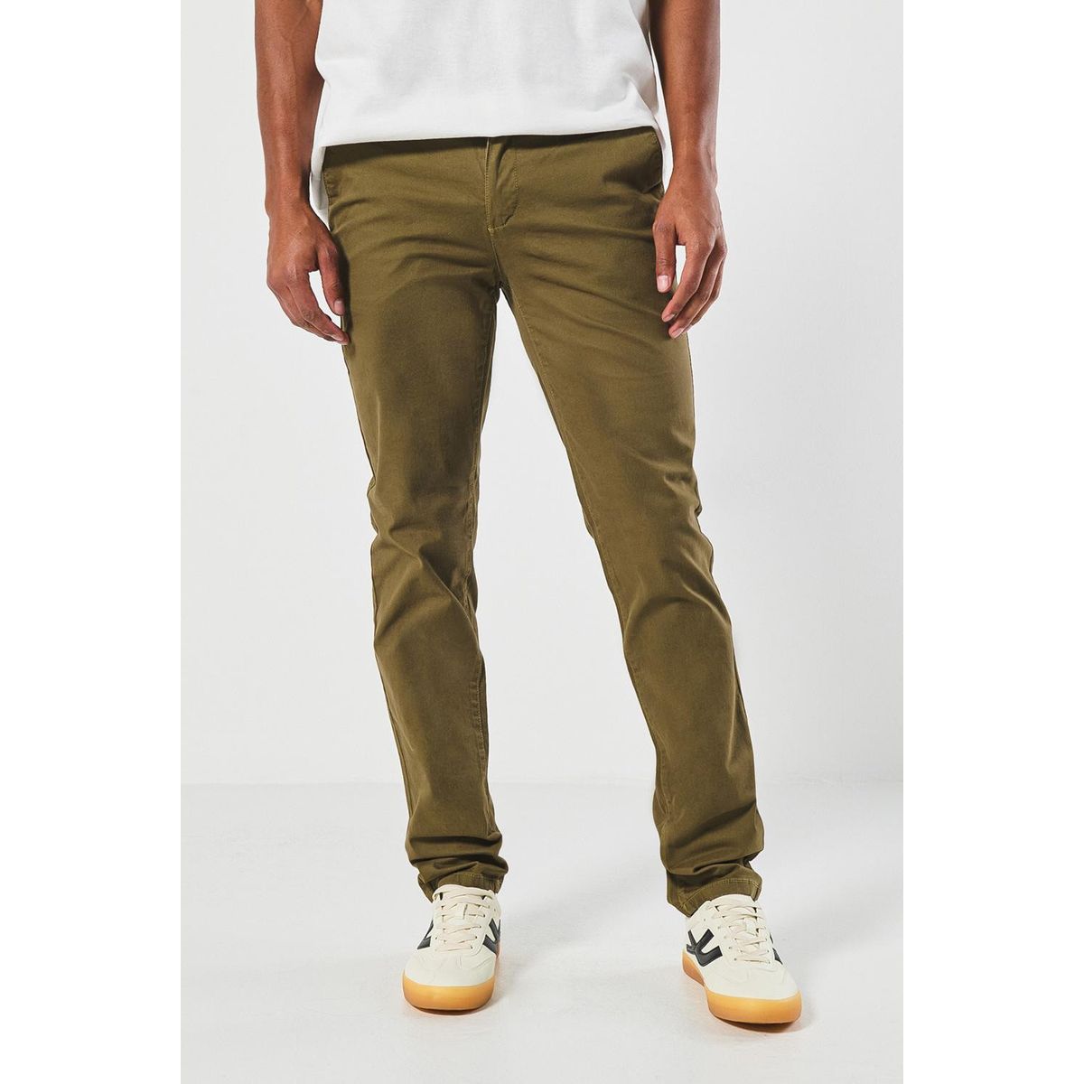 KOAJ - KOAJ Pantalón unicolor slim en dril con bolsillos y tiro med Hombre