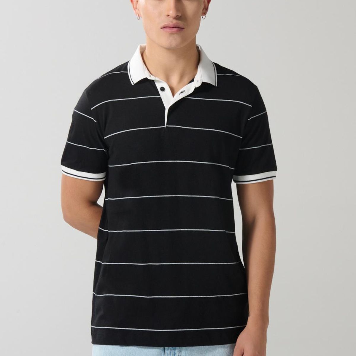 KOAJ - KOAJ Camiseta polo negra a rayas con manga corta y botones Hombre