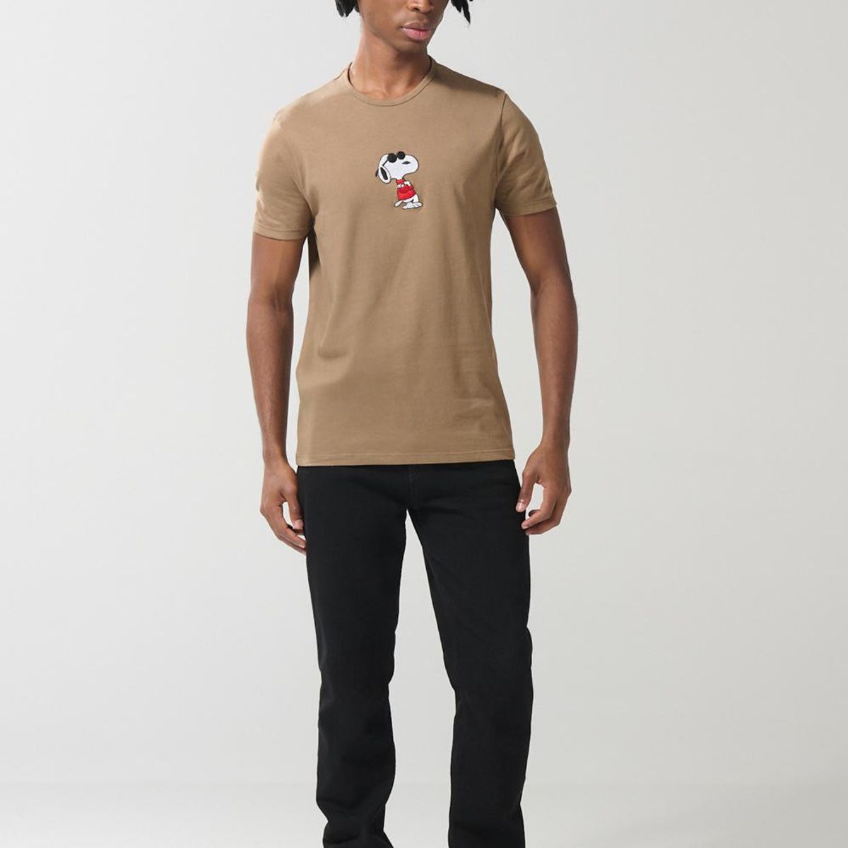 KOAJ - KOAJ Camiseta unicolor cuello redondo con diseño de Snoopy Hombre