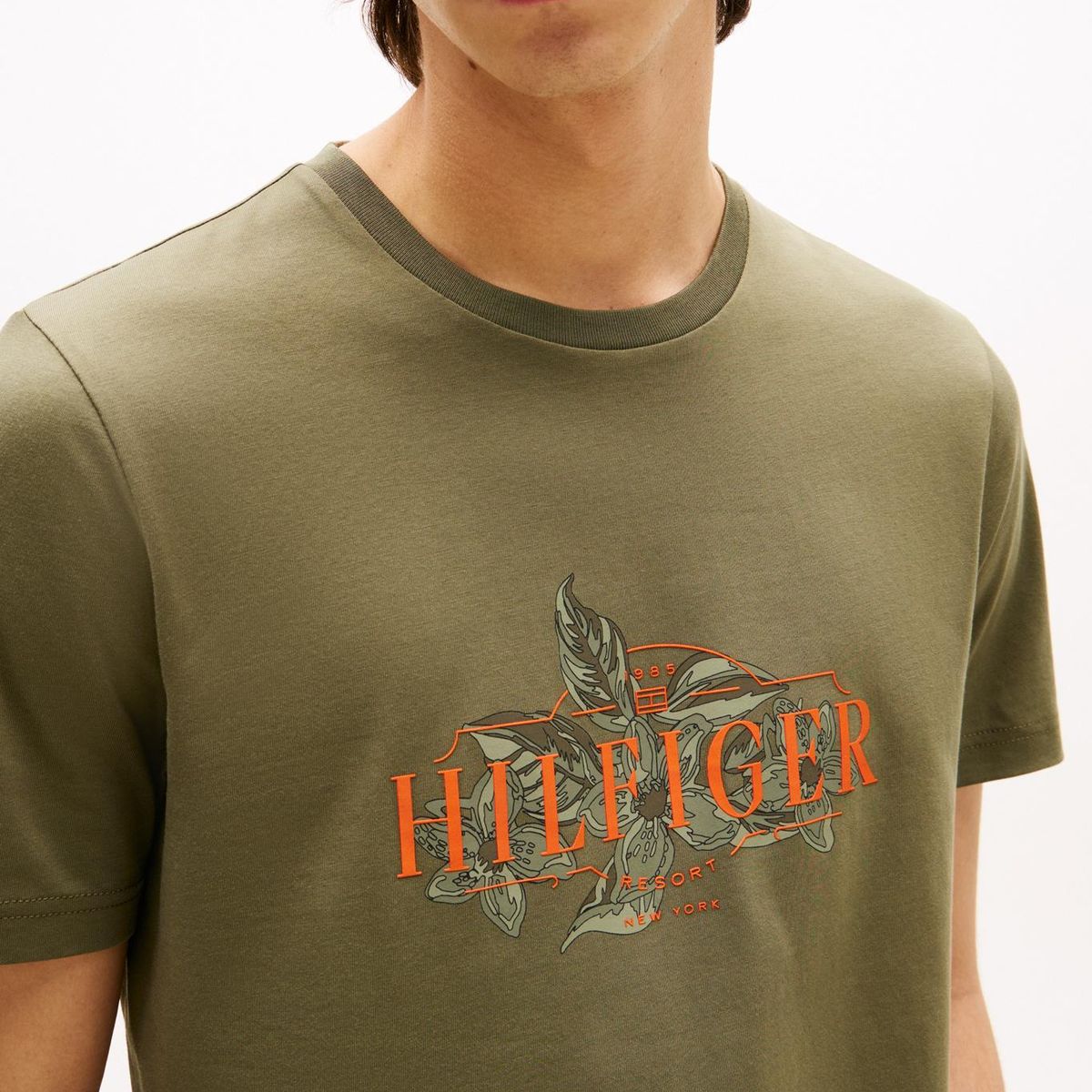 TOMMY HILFIGER - Camiseta verde de cuello redondo con logo tropical Tommy Hilfiger