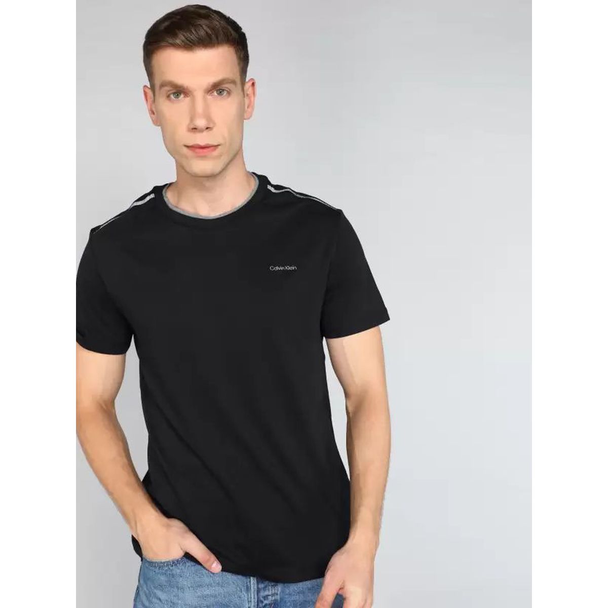 CALVIN KLEIN - Camiseta negra manga corta con cinta distintiva en los hombros Calvin Klein