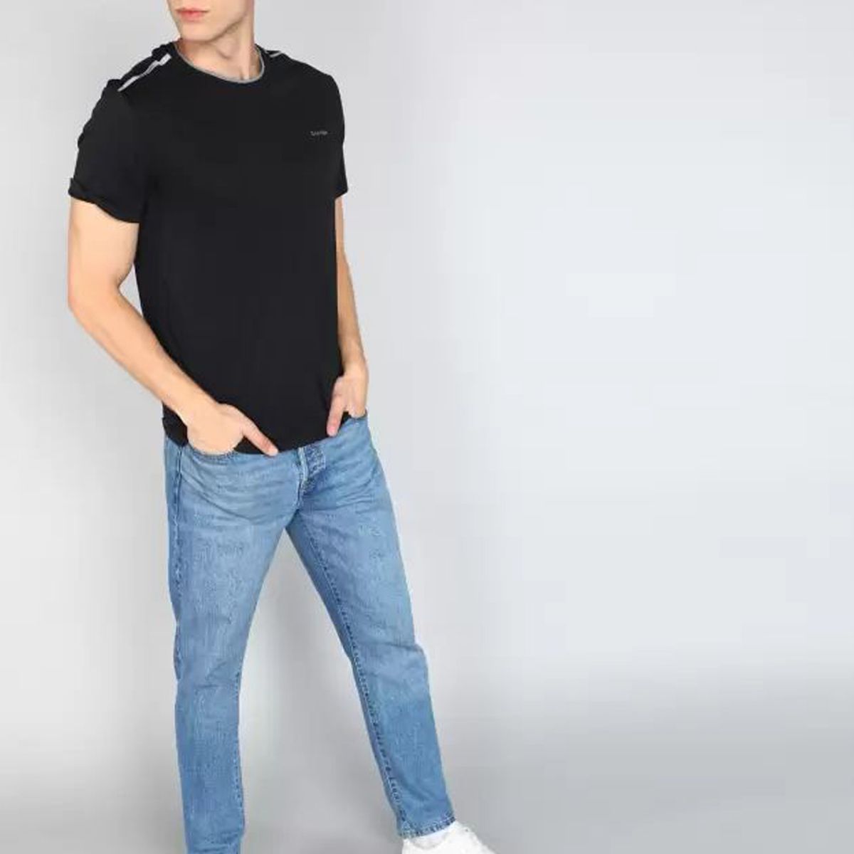 CALVIN KLEIN - Camiseta negra manga corta con cinta distintiva en los hombros Calvin Klein