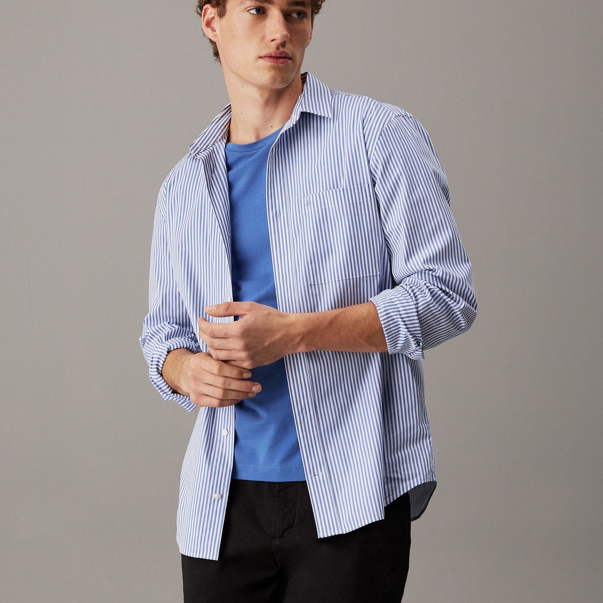 CALVIN KLEIN - Camisa celeste elástica a rayas de popelina Calvin Klein