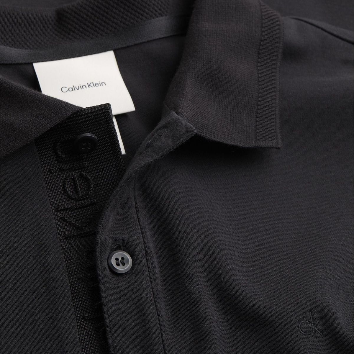 CALVIN KLEIN - Polo negro con logotipo en el pliegue de botones Calvin Klein