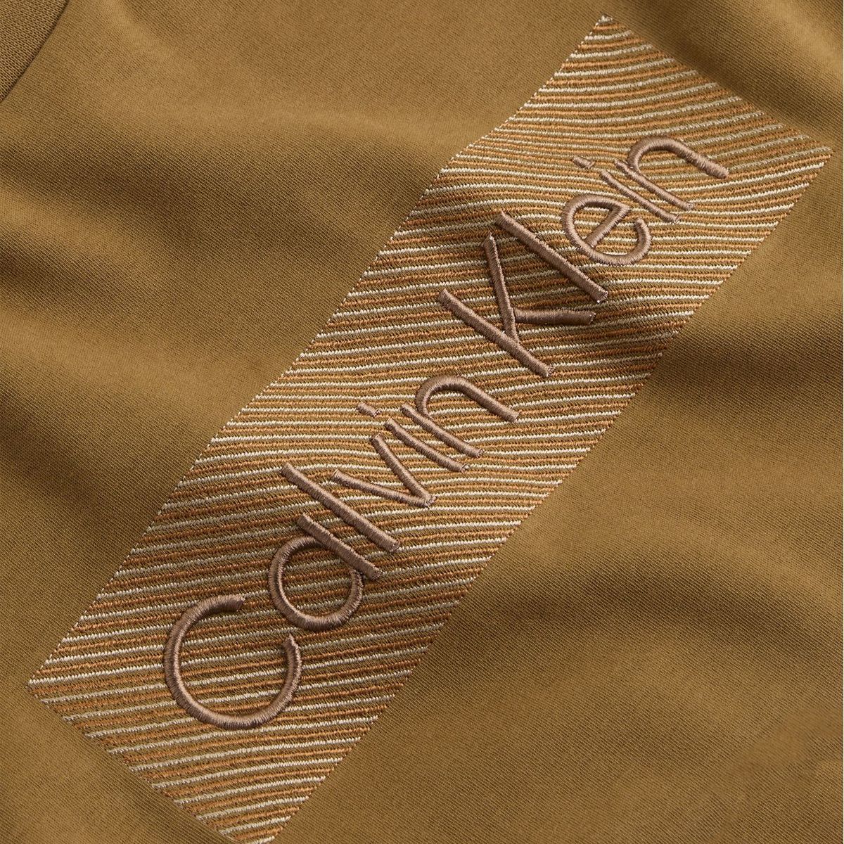 CALVIN KLEIN - Camiseta chocolate con bordado texturizado Calvin Klein