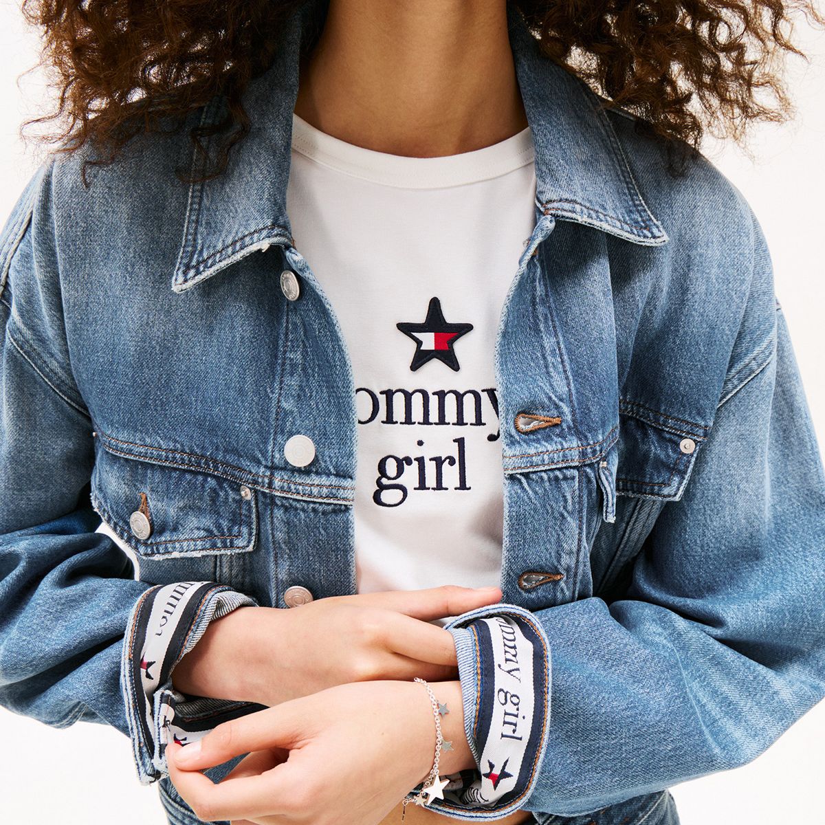 TOMMY HILFIGER - Chaqueta azul denim Tommy Girl con logo trasero Tommy Jeans