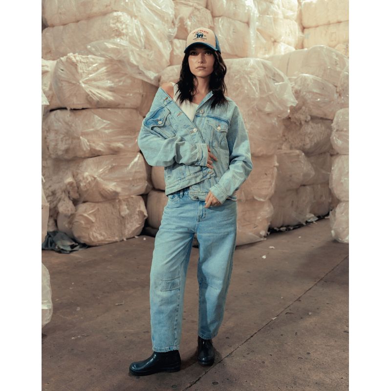 COLOR BLUE - Barrel Jeans Con Cortes Decorativos