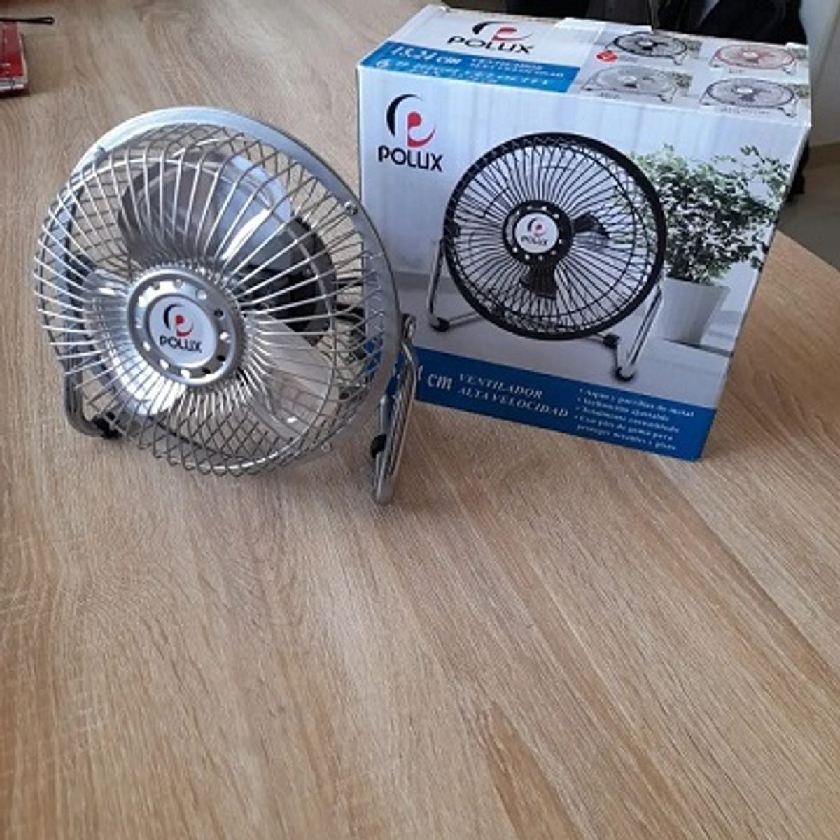 GENERICO - VENTILADOR DE MESA PEQUEÑO TAMAÑO 15CM COLOR PLATEADO