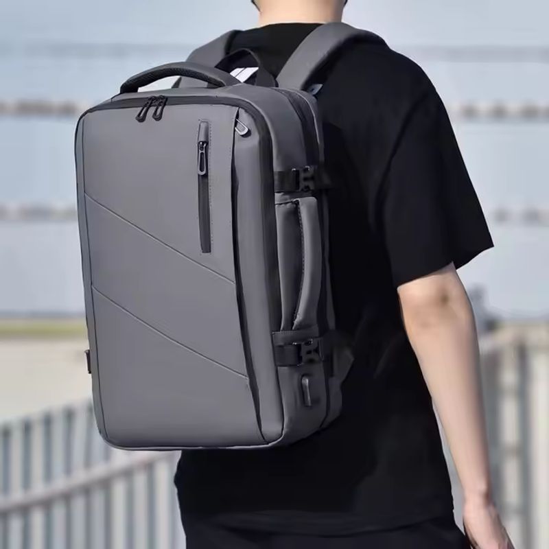 GENERAL - Mochila Antirrobo Ejecutiva Impermeable con Carga USB - Expansible