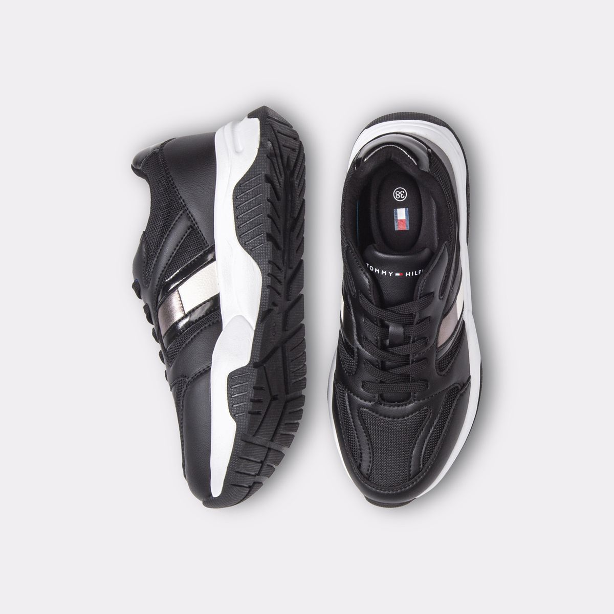 TOMMY HILFIGER - Tenis negro con diseño de Tommy Hilfiger lateral Tommy Hilfiger
