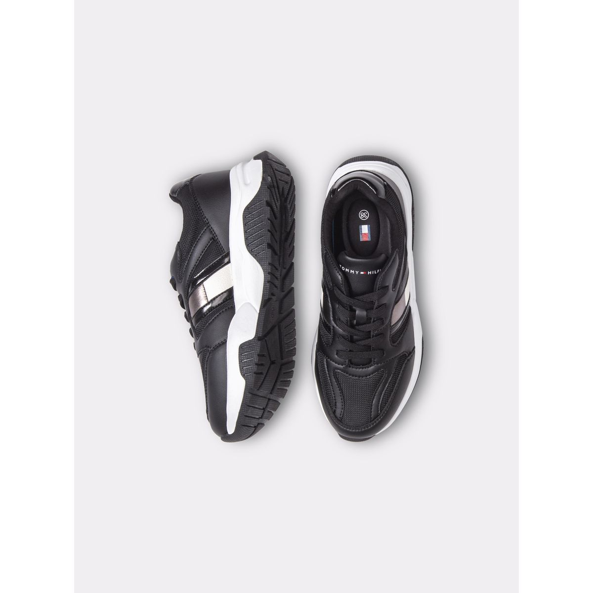 TOMMY HILFIGER - Tenis negro con diseño de Tommy Hilfiger lateral Tommy Hilfiger