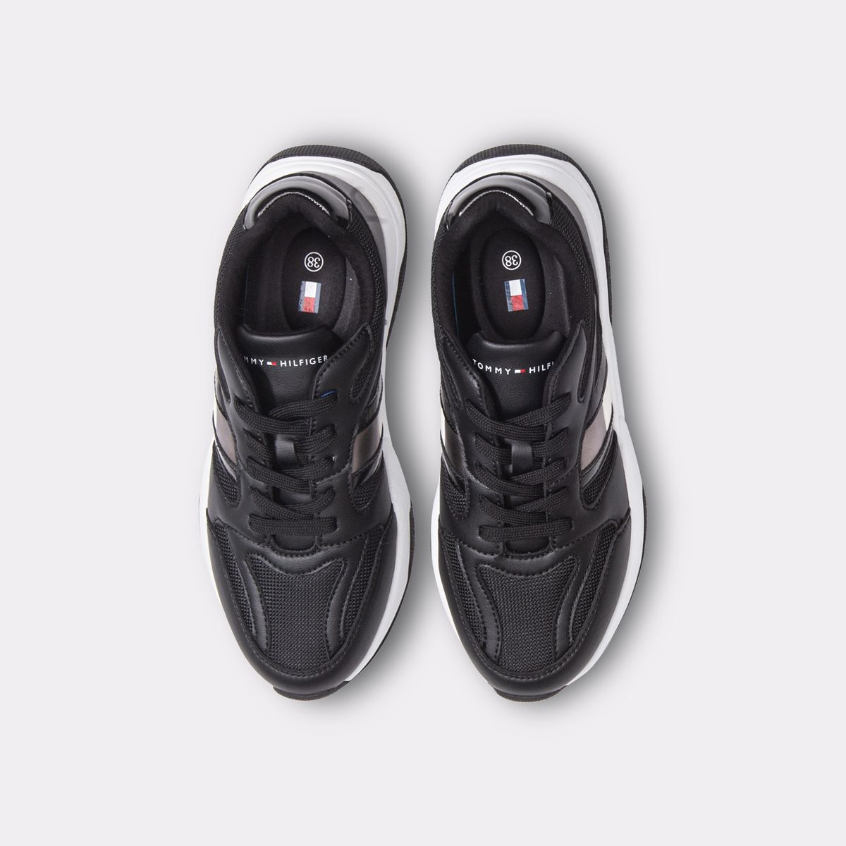 TOMMY HILFIGER - Tenis negro con diseño de Tommy Hilfiger lateral Tommy Hilfiger