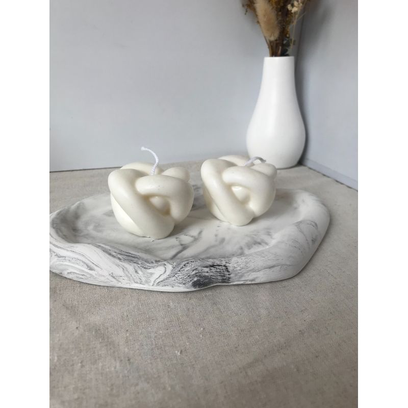 DECORACIONES ALE Y GABI - Set de 2 Velas Blancas  Y Base Decorativa Nube 19x11cms