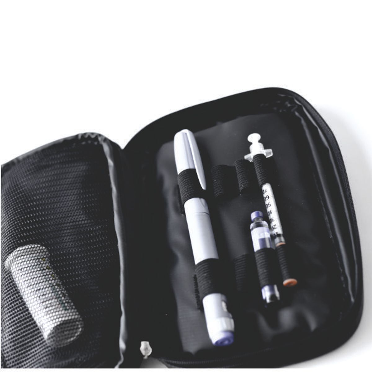 GENERICO - Porta insulina para viaje + 2 Pilas refrigerante cremallera Negro