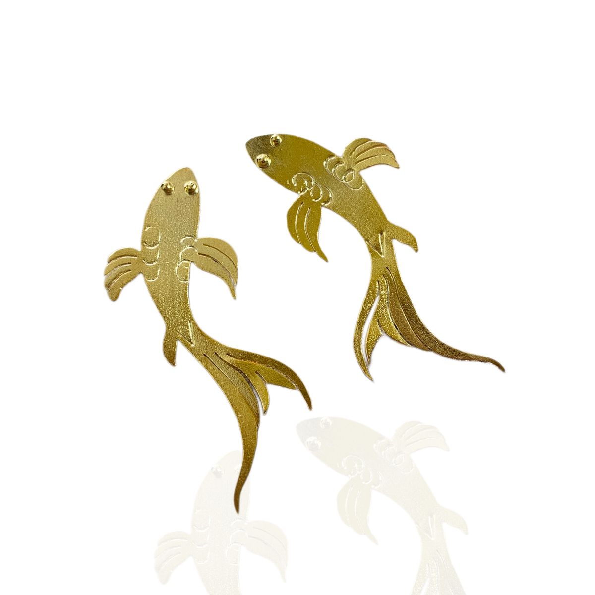 MERAKI - Aretes mujer de pez Koi Bañado en oro 24kt - Aretes largos - Aretes livianos versatiles