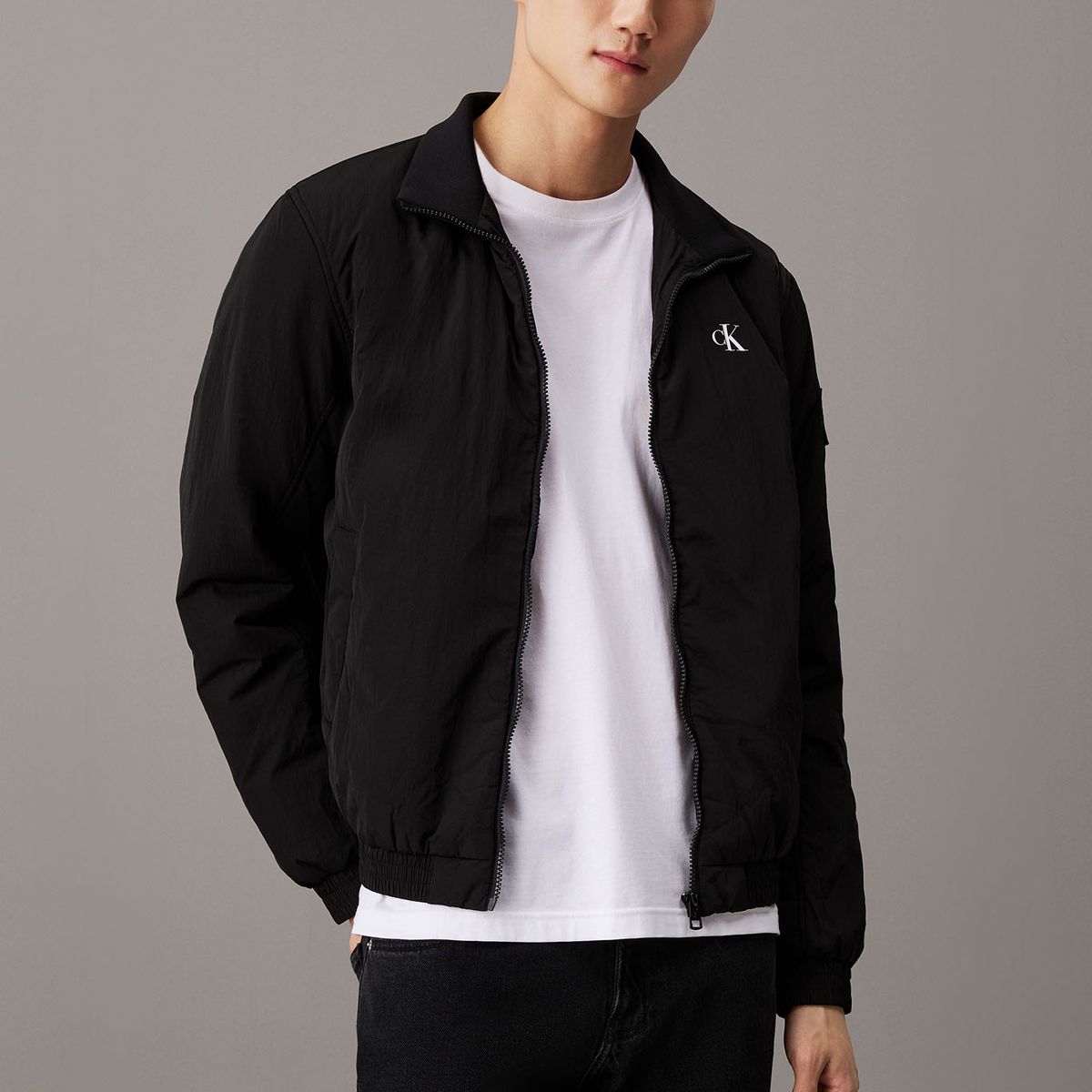 CALVIN KLEIN - Chaqueta negra de nailon acolchado con cremallera Calvin Klein