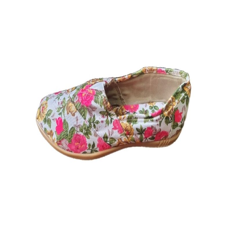 100 - Zapatillas Floreadas