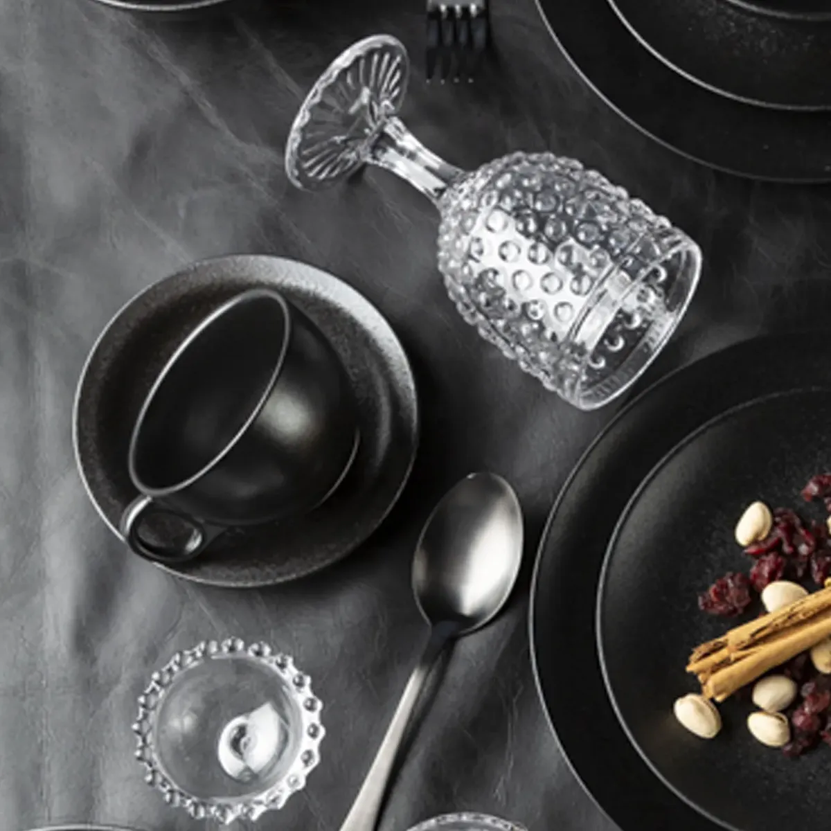 AMBIENTE GOURMET - Pocillo y plato negro mate 260 ml setx4