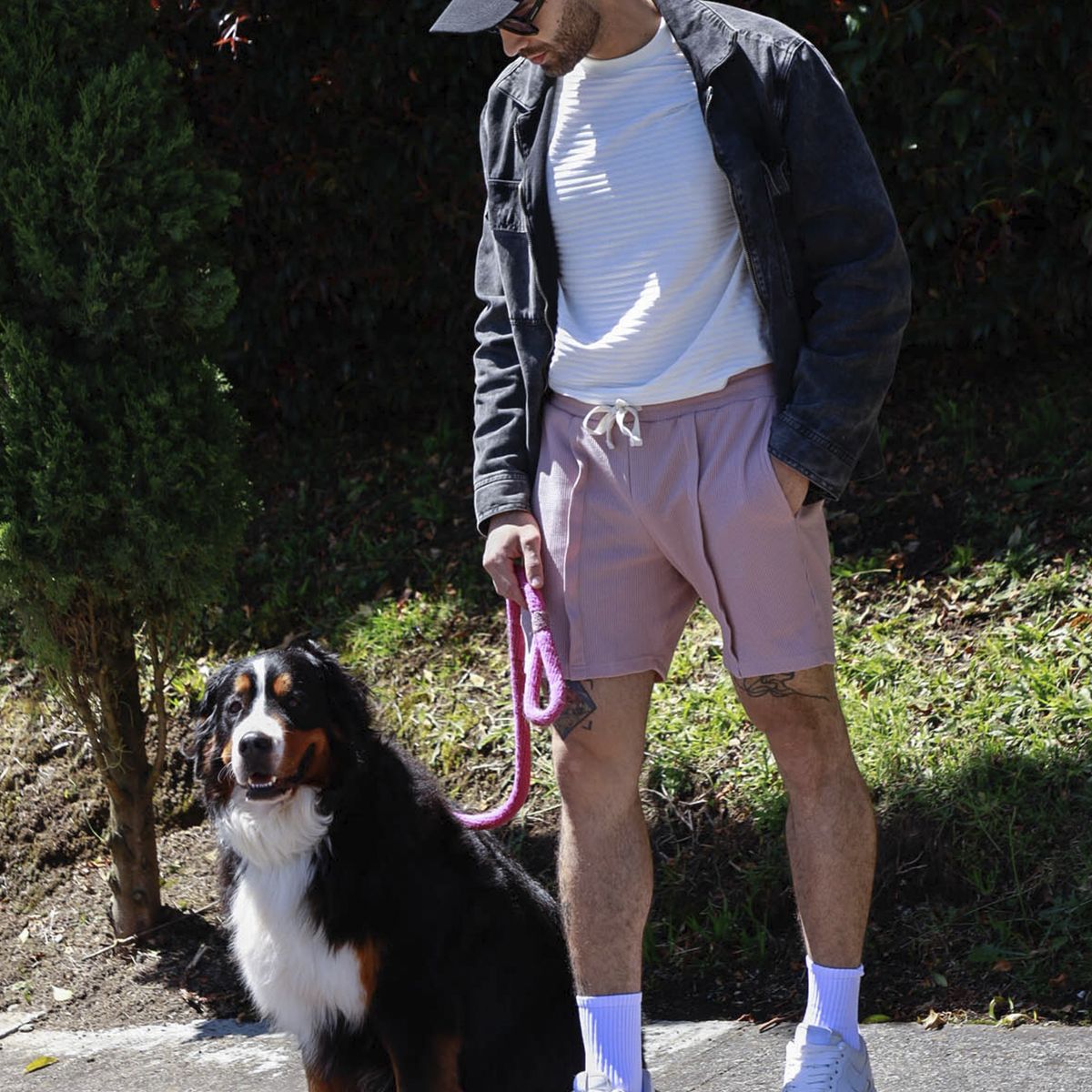 BELIFE - Bermuda magenta para hombre en textura galleta