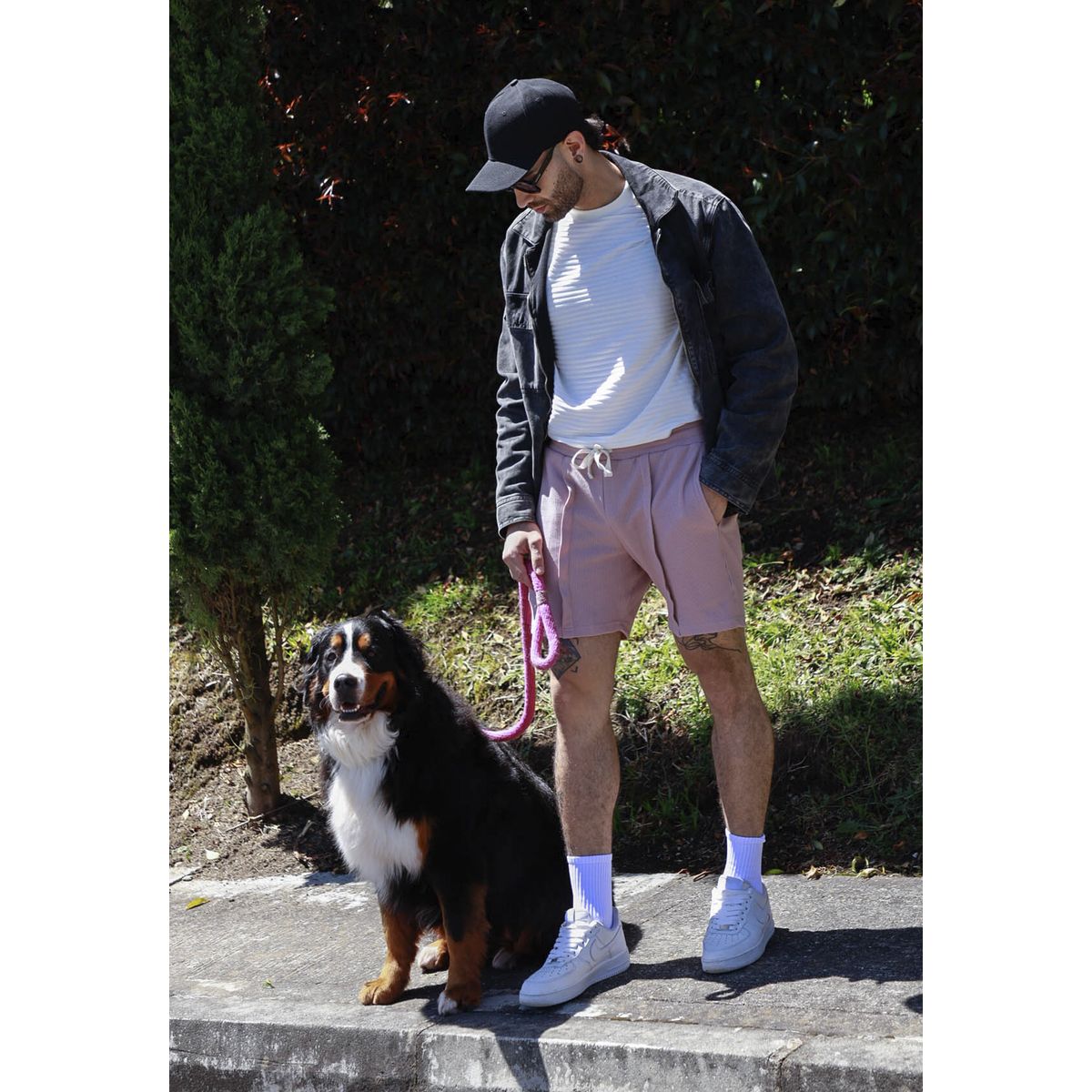 BELIFE - Bermuda magenta para hombre en textura galleta