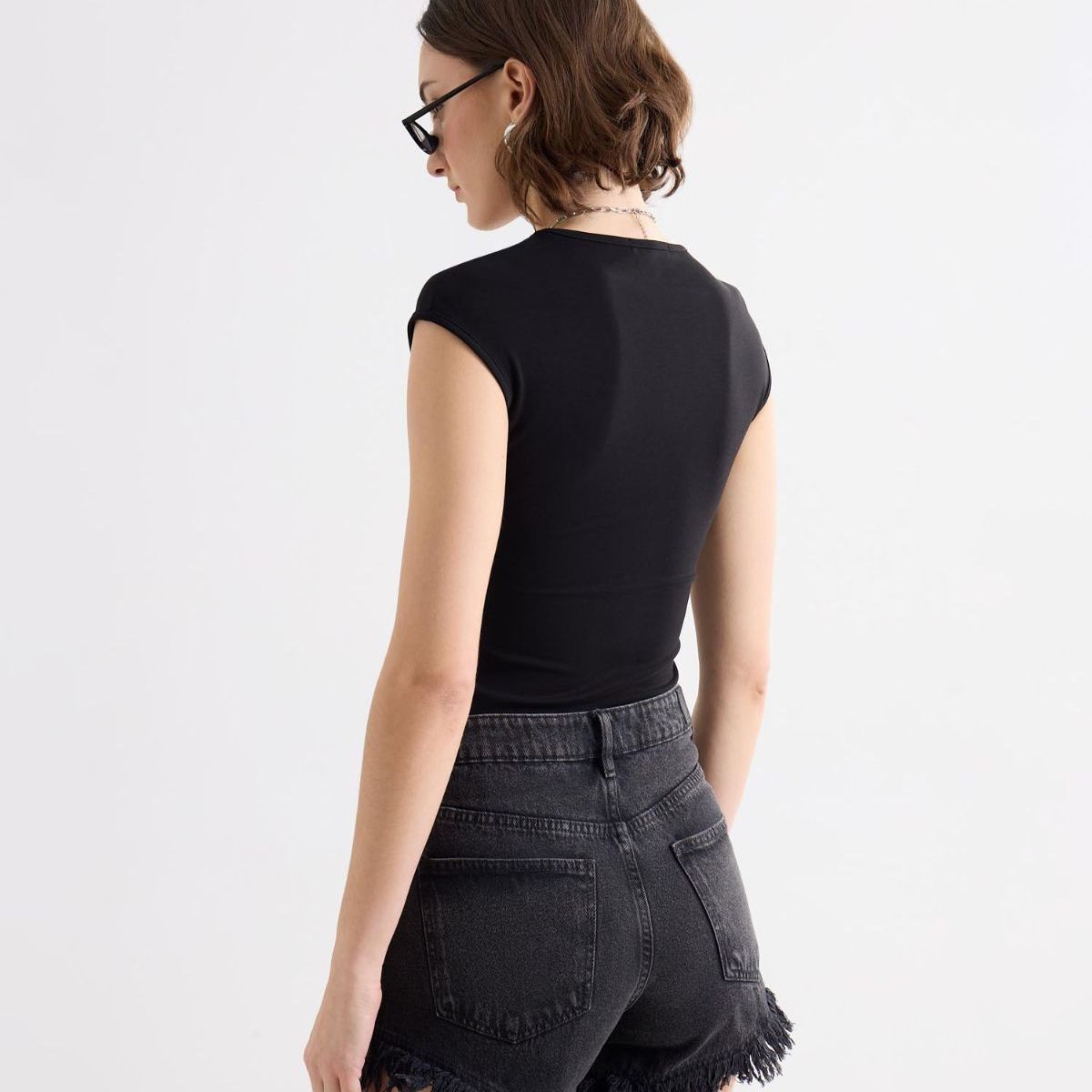 SEVEN SEVEN - Camiseta Escote V  Para Mujer Negro Seven Seven