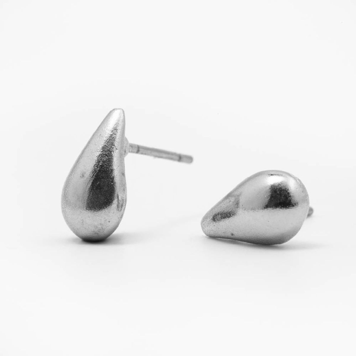 ENIGMA - Aretes Topo Amore Plateado