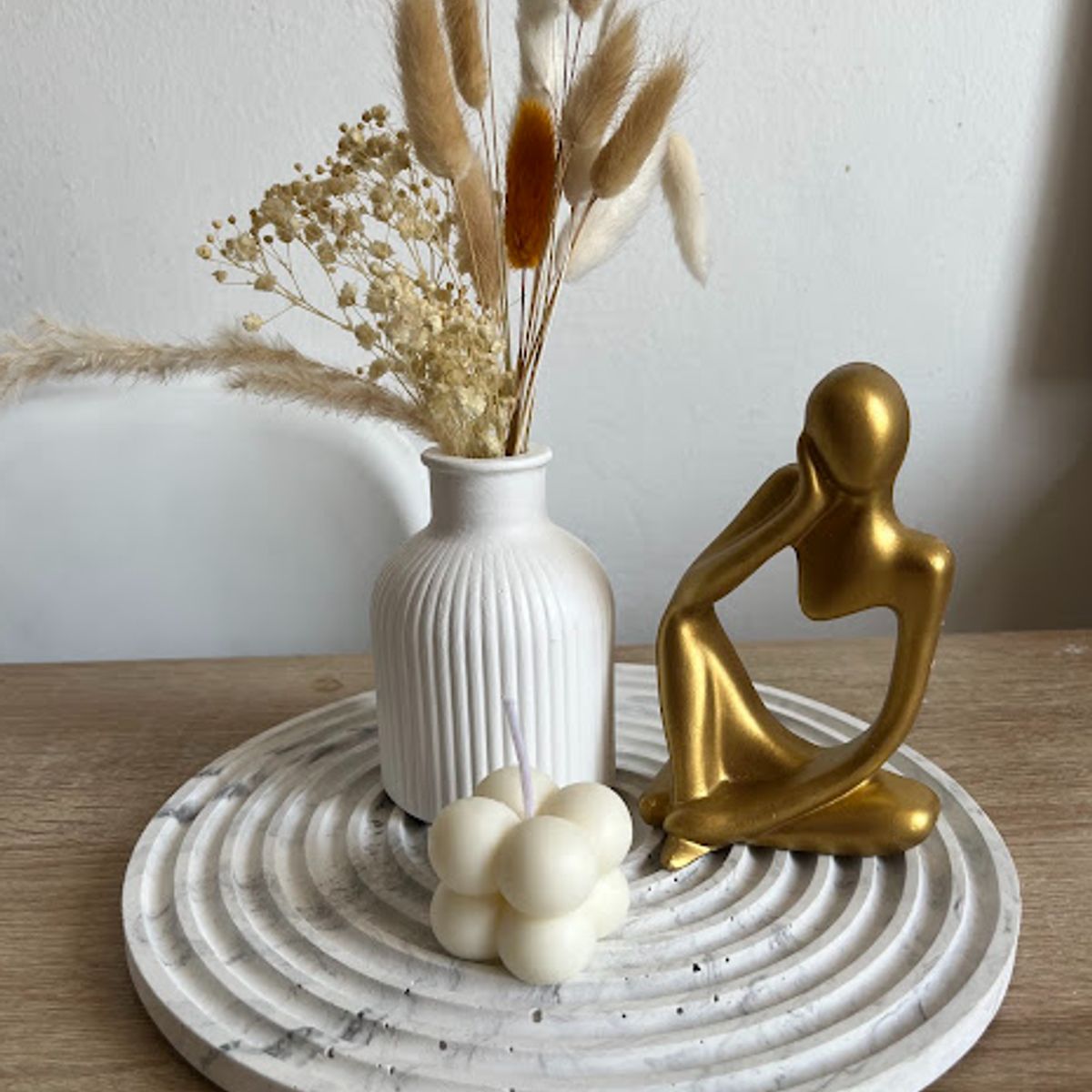 DECORACIONES ALE Y GABI - CENTRO DE MESA JARRÓN BASE, VELA,ADORNOS Y  FLORES CONSTANZA