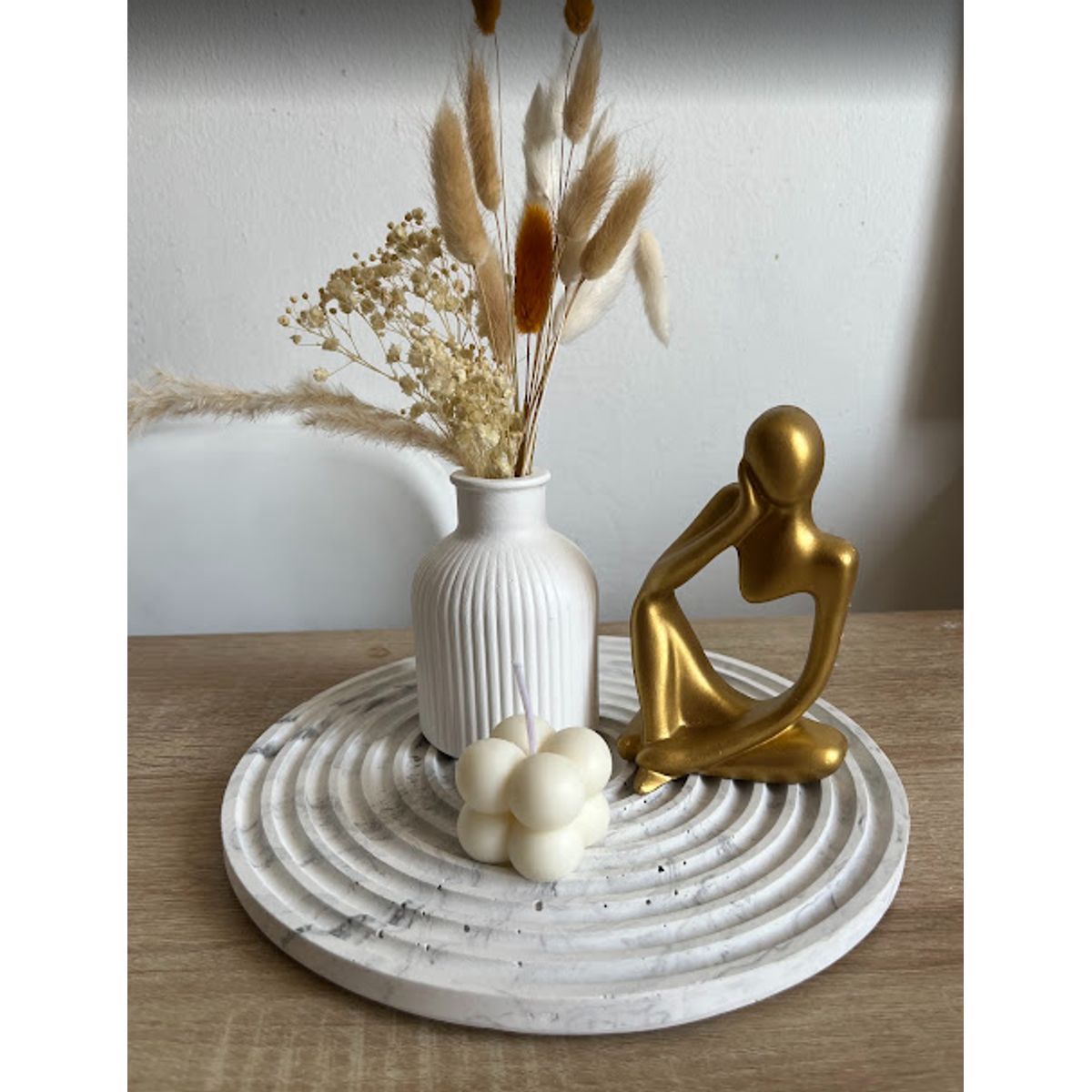 DECORACIONES ALE Y GABI - CENTRO DE MESA JARRÓN BASE, VELA,ADORNOS Y  FLORES CONSTANZA