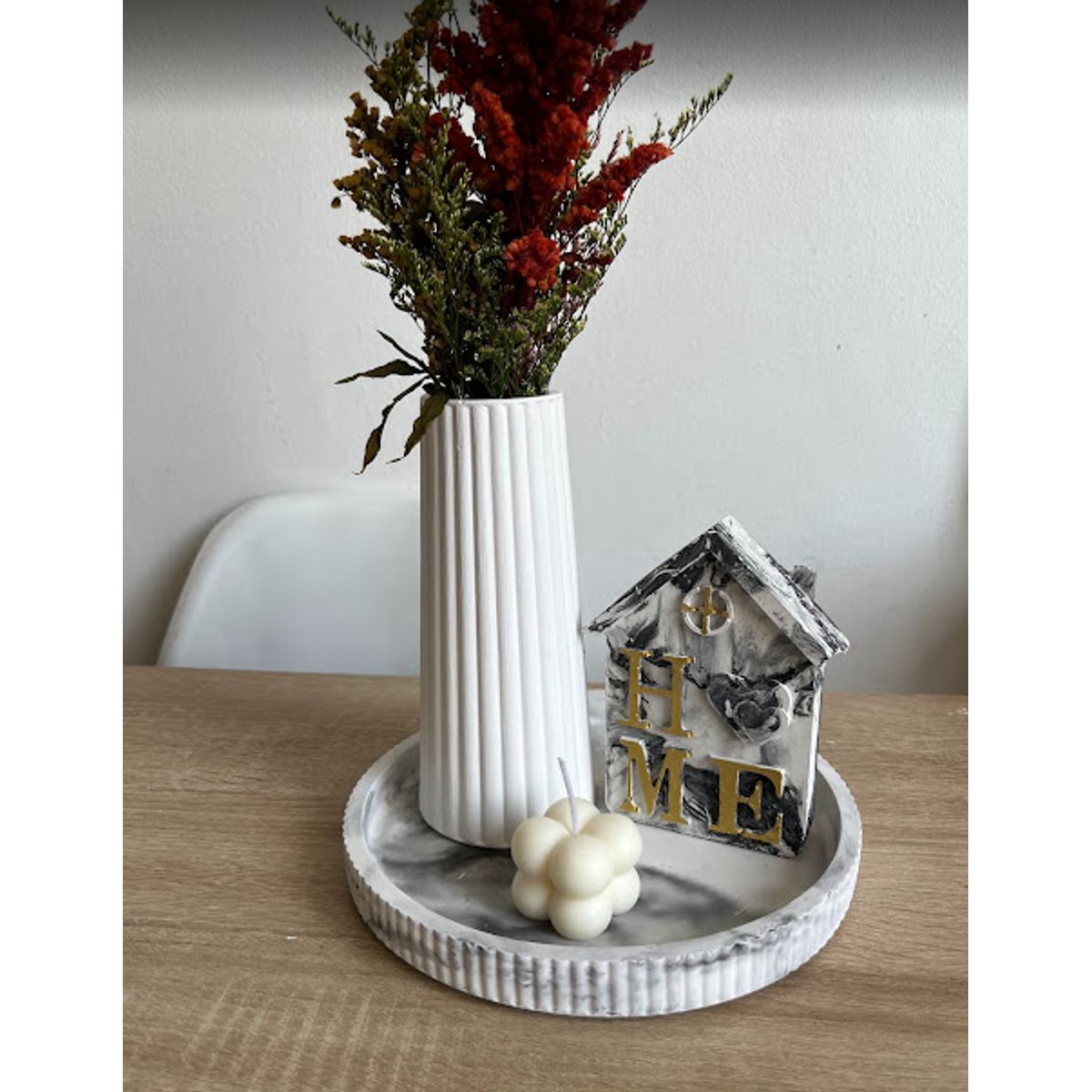 DECORACIONES ALE Y GABI - CENTRO DE MESA JARRÓN BASE, VELA,ADORNOS Y  FLORES MARTI