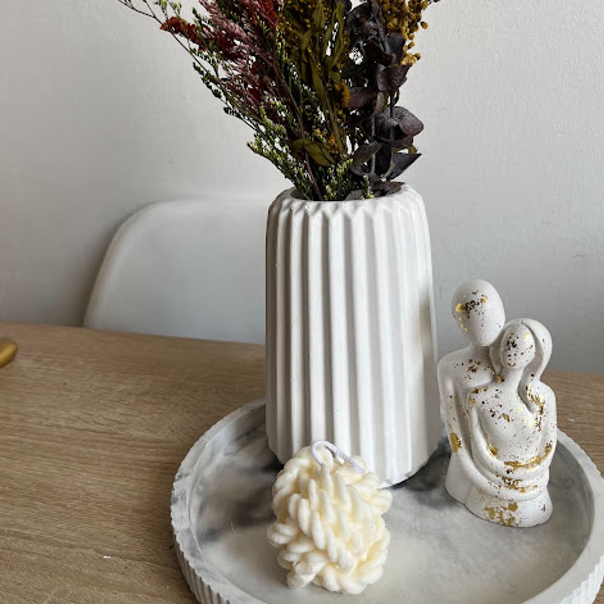 DECORACIONES ALE Y GABY - CENTRO DE MESA JARRÓN BASE, VELA,ADORNOS Y  FLORES NAT