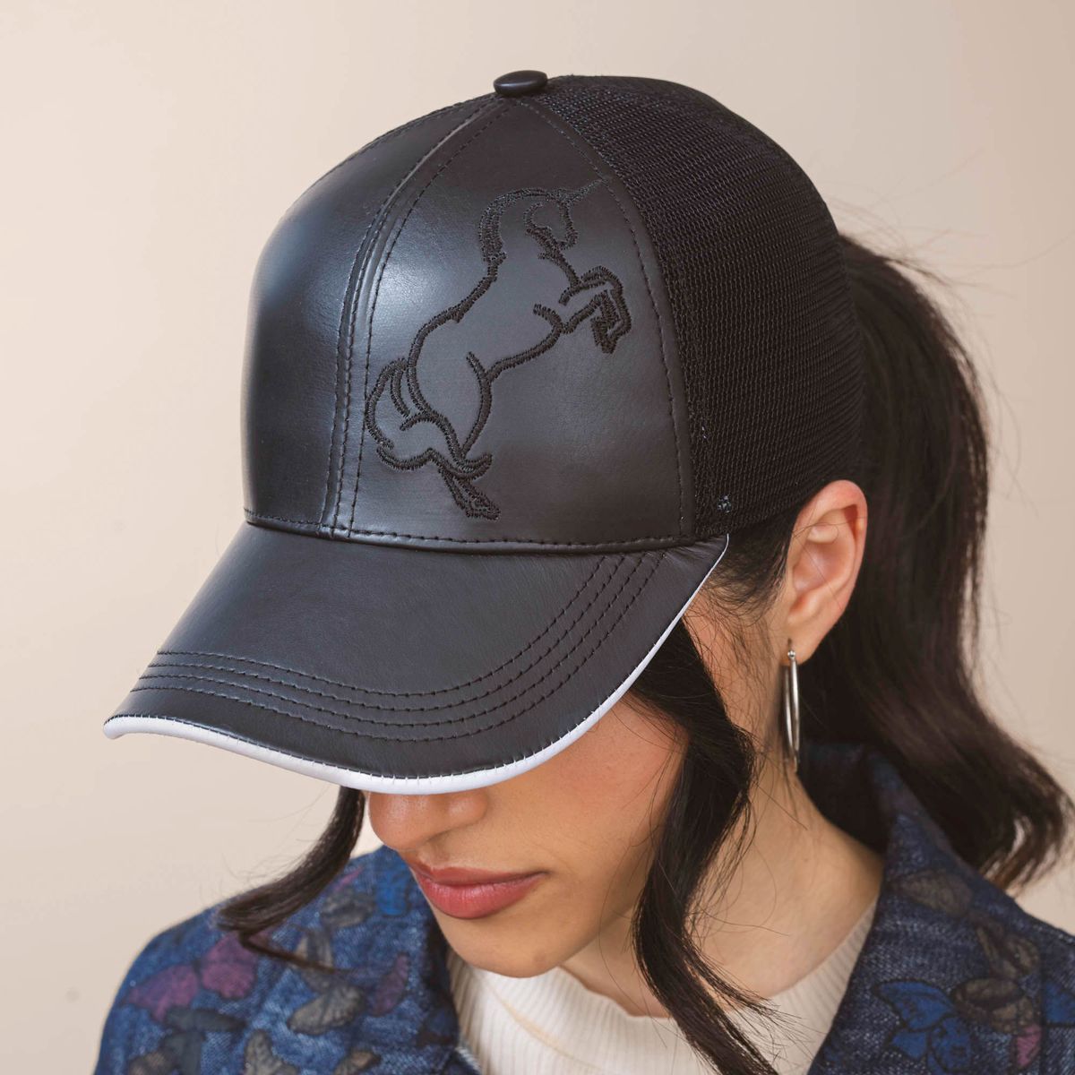 MARIO HERNANDEZ - Gorra Beisbolera Unicornio Negro Milliner