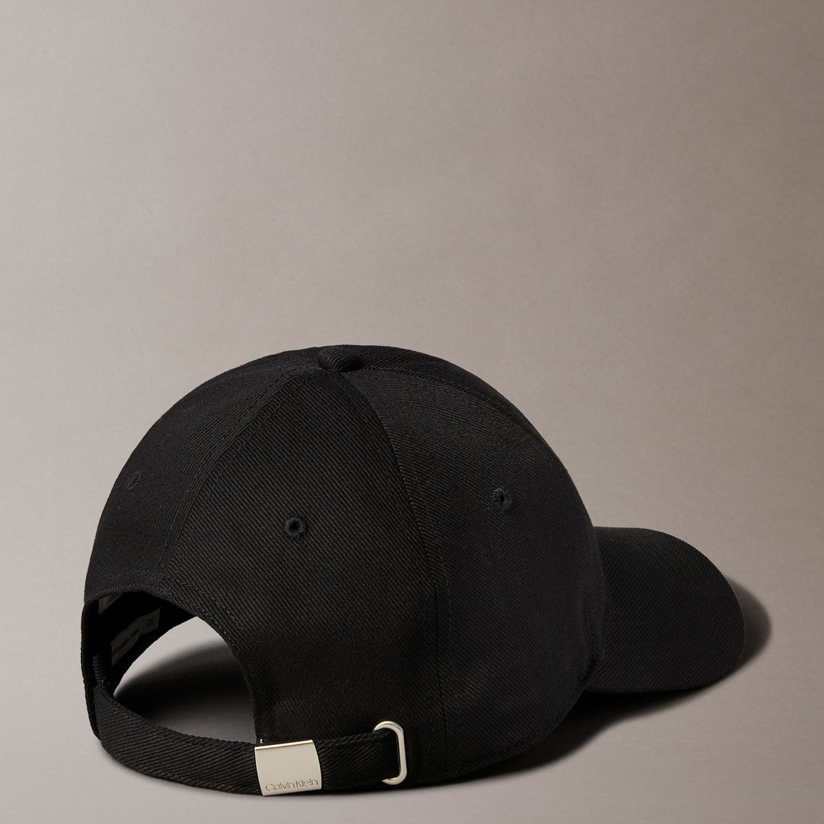 CALVIN KLEIN - Gorra negra Graphic Emblem Embroidery Calvin Klein