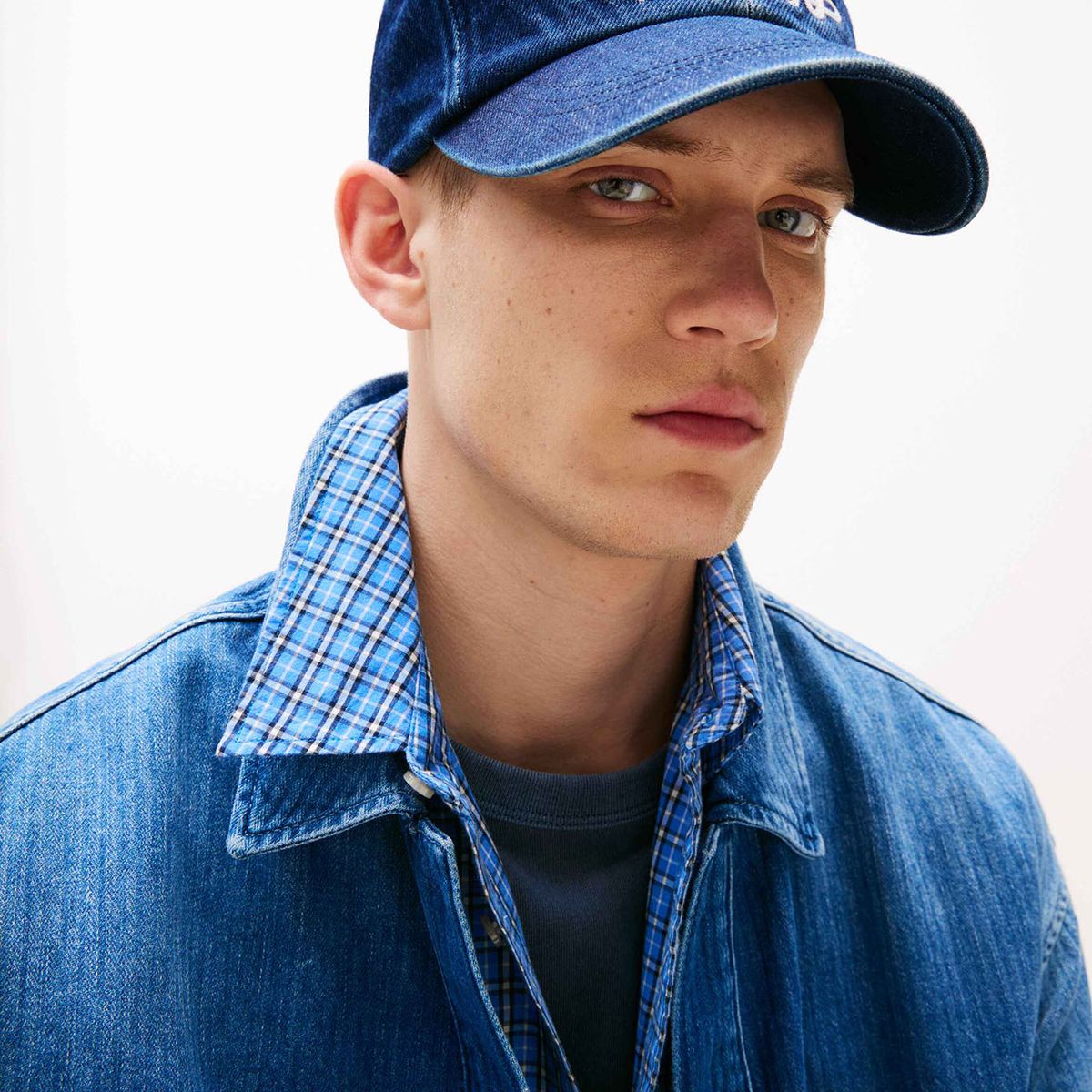 TOMMY HILFIGER - Gorra celeste archive denim con logo script Tommy Hilfiger