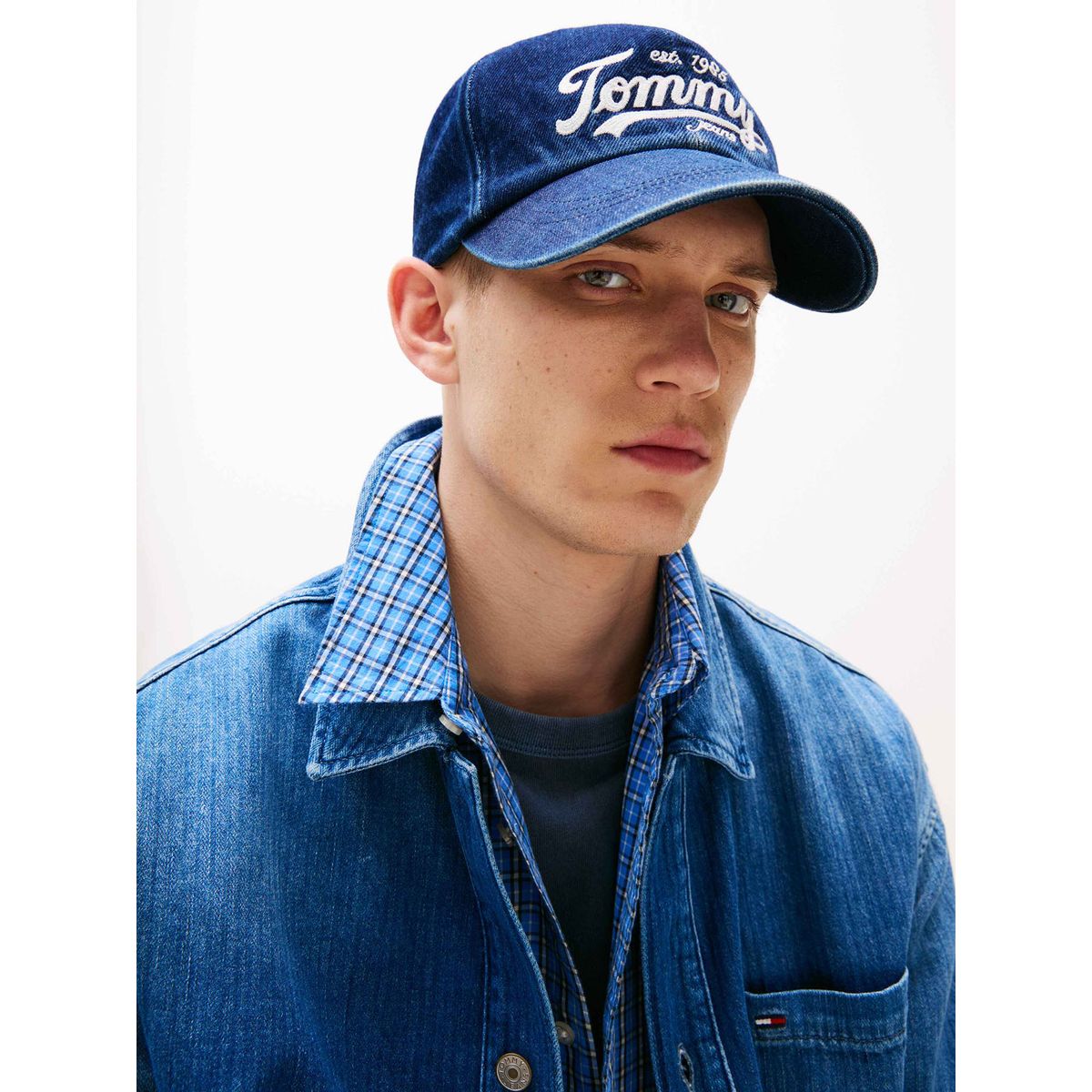 TOMMY HILFIGER - Gorra celeste archive denim con logo script Tommy Hilfiger